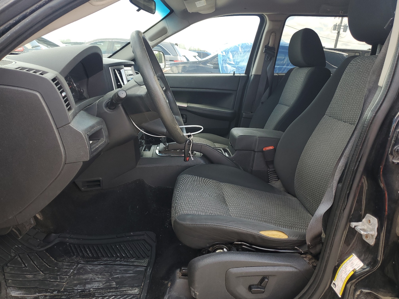 1J8GR48K48C188915 2008 Jeep Grand Cherokee Laredo