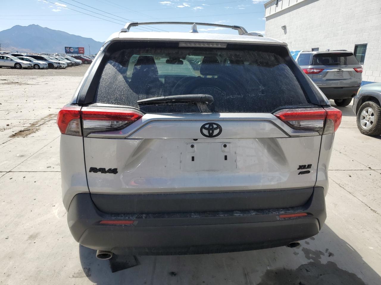 2020 Toyota Rav4 Xle VIN: 2T3P1RFVXLC071131 Lot: 67485654