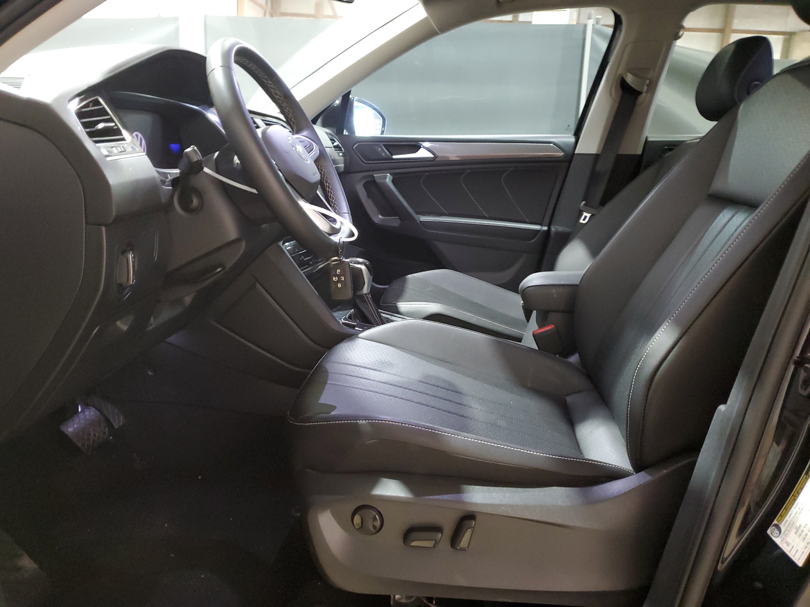 3VV3B7AX8PM013860 2023 Volkswagen Tiguan Se