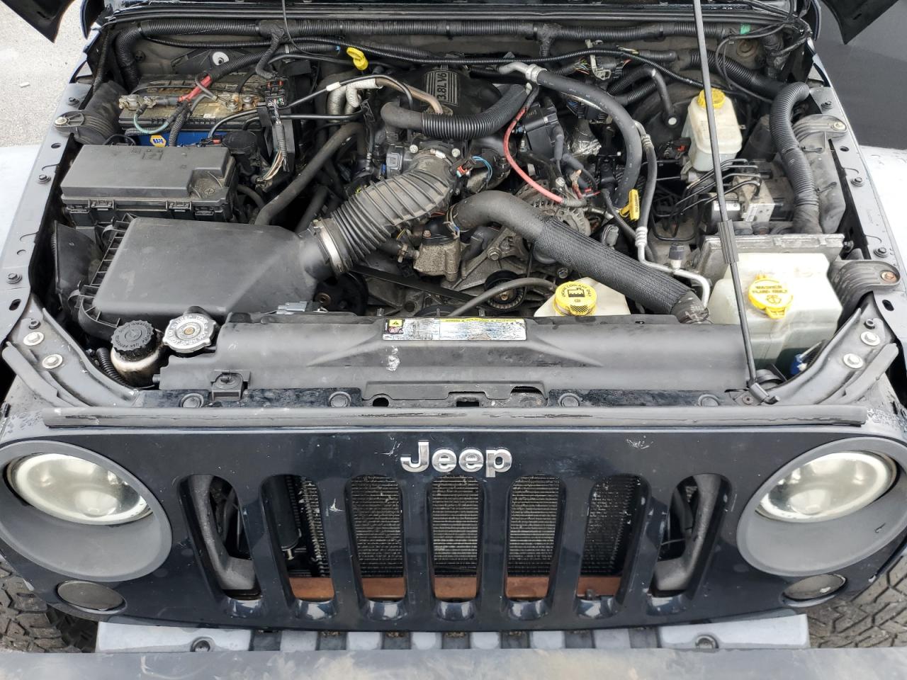 2011 Jeep Wrangler - Image 12