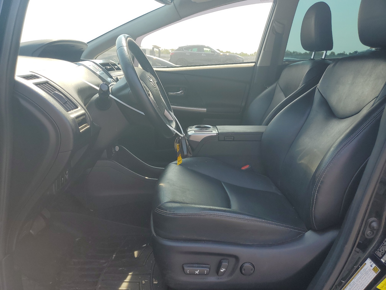 JTDZN3EU2HJ067291 2017 Toyota Prius V