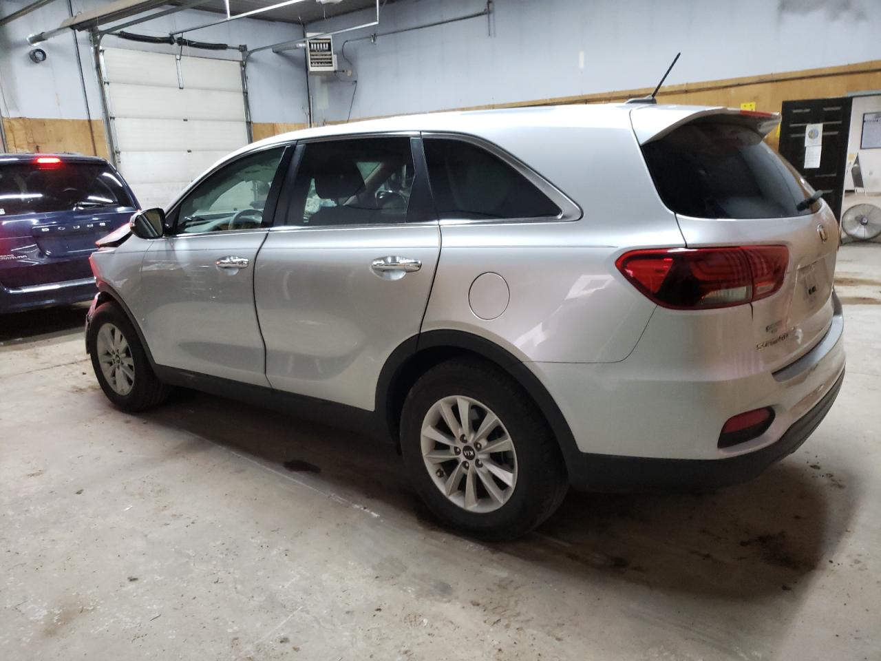 5XYPG4A39KG514064 2019 KIA SORENTO - Image 2