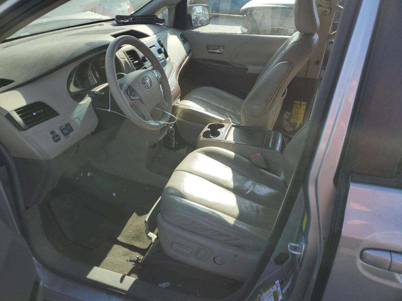 2011 Toyota Sienna - Image 7
