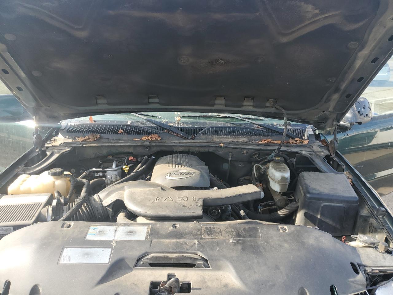 2004 Chevrolet Tahoe - Image 12