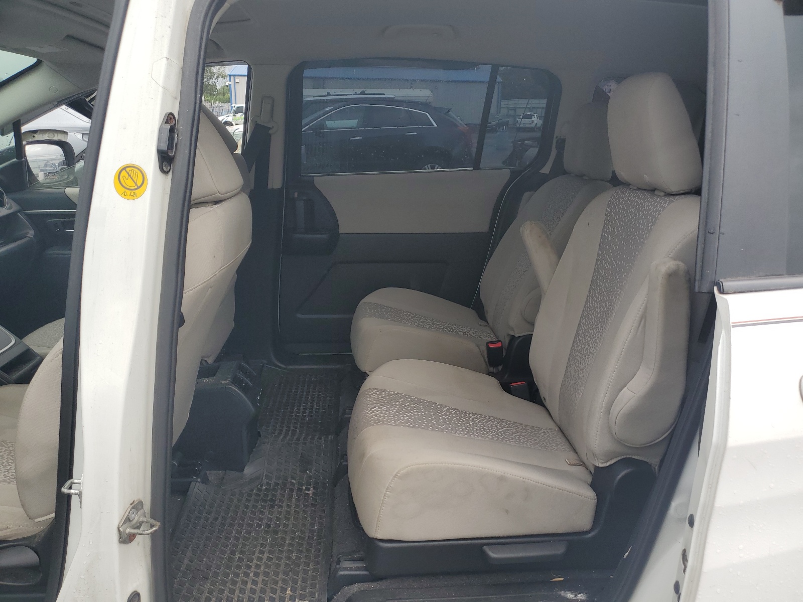 JM1CW2CL8C0126690 2012 Mazda 5