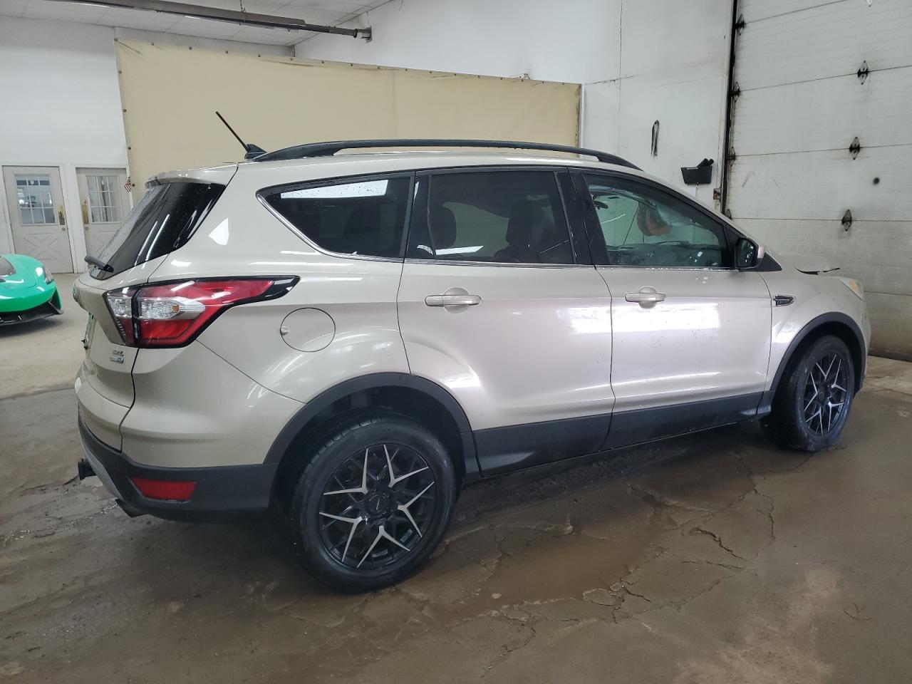 VIN 1FMCU9HD8JUA83518 2018 FORD ESCAPE no.3