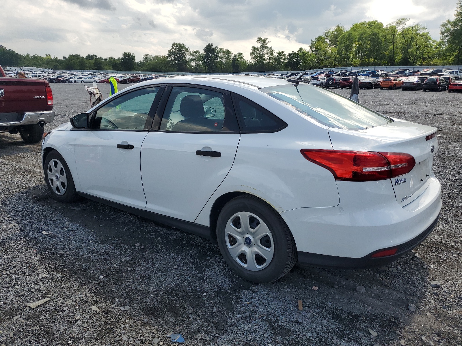 2016 Ford Focus S vin: 1FADP3E20GL236316