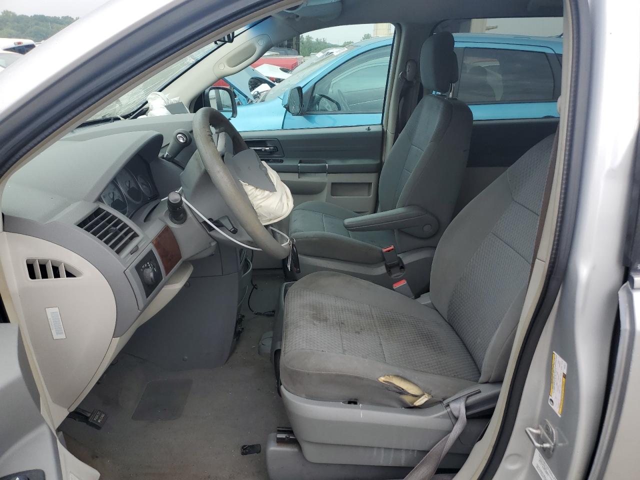 2010 Chrysler Town & Country - Image 7