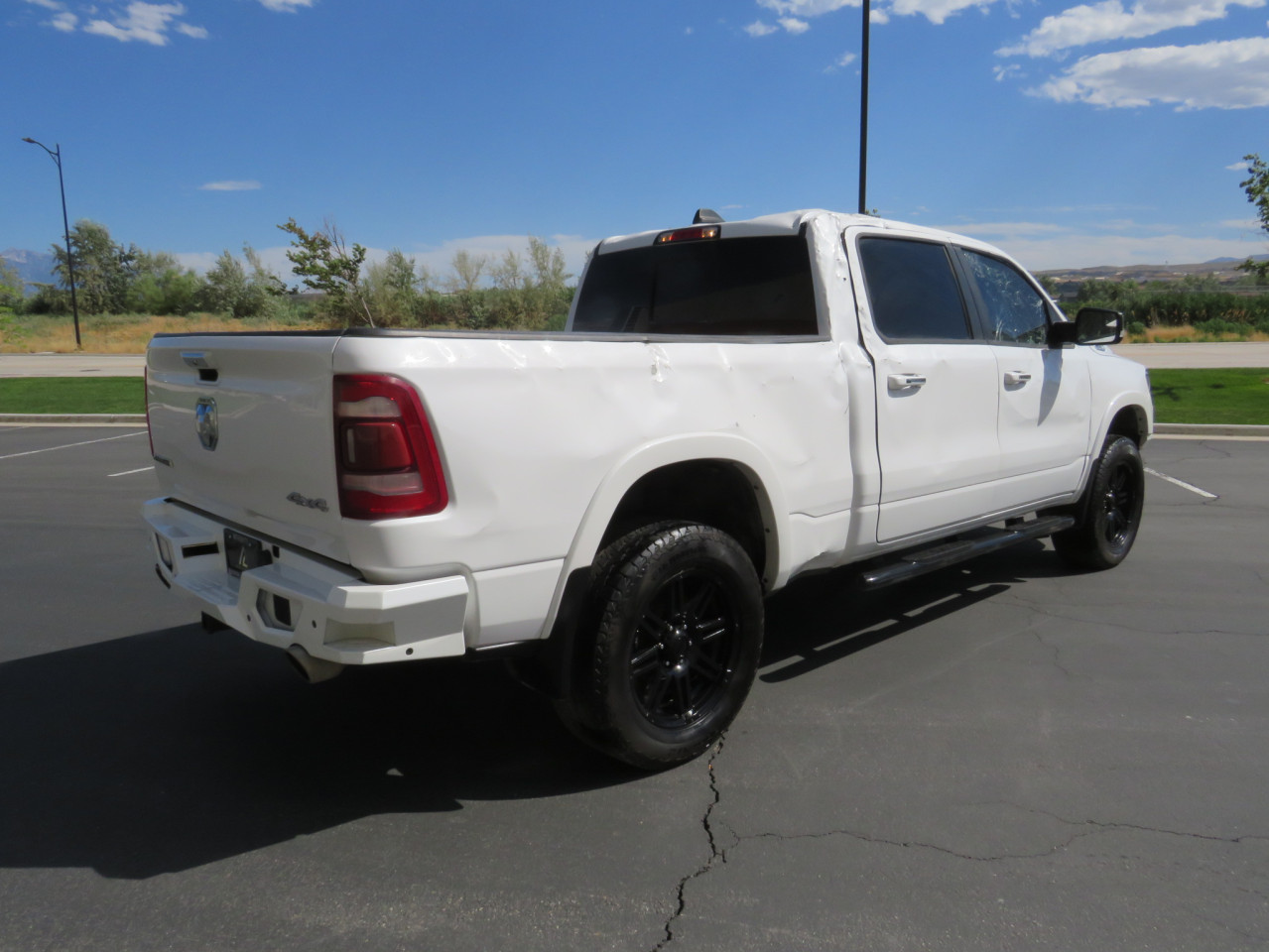 2019 Ram 1500 Laramie vin: 1C6SRFRT7KN853961