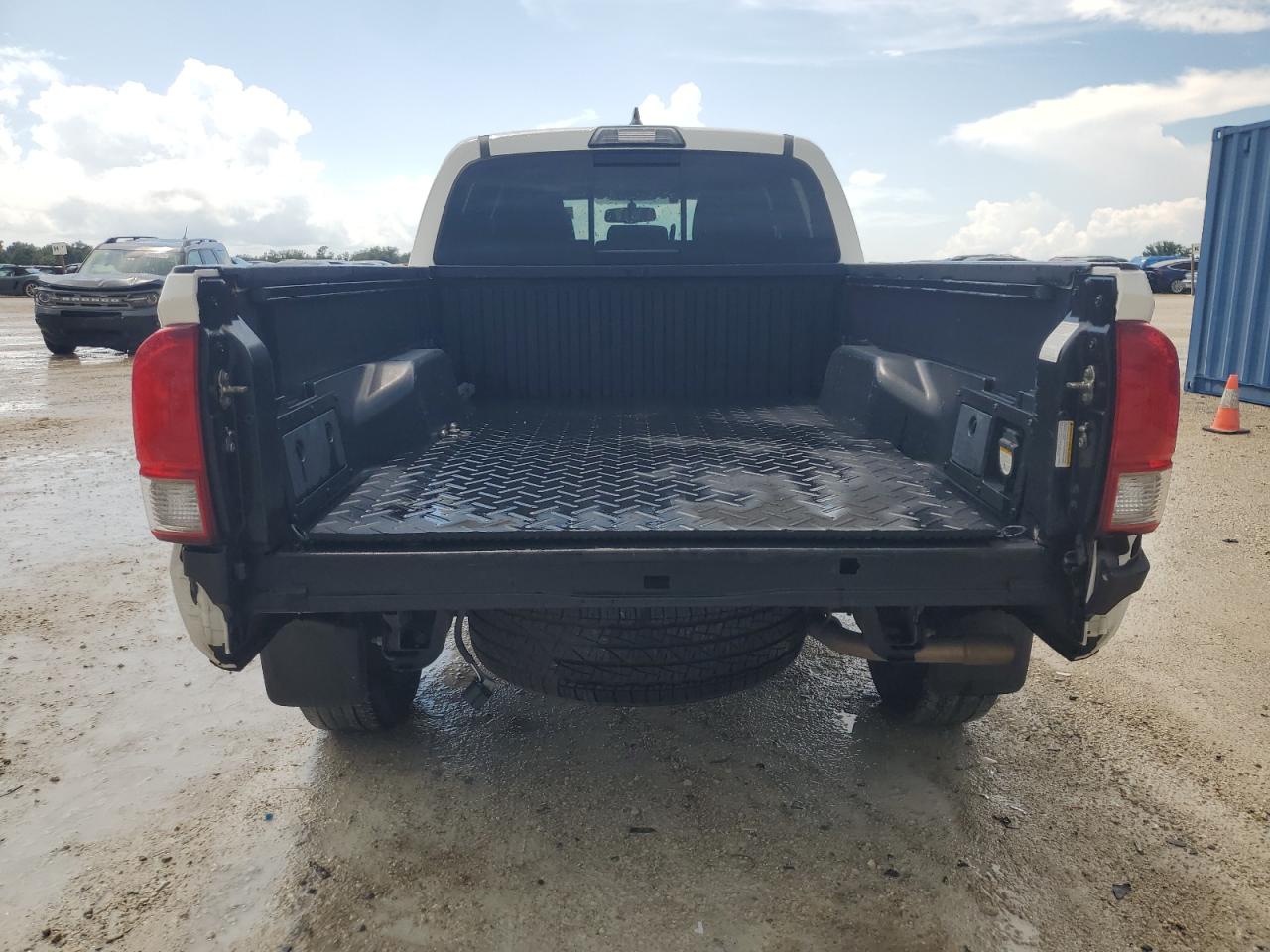 2017 Toyota Tacoma Double Cab VIN: 5TFBZ5DN8HX002549 Lot: 68024204