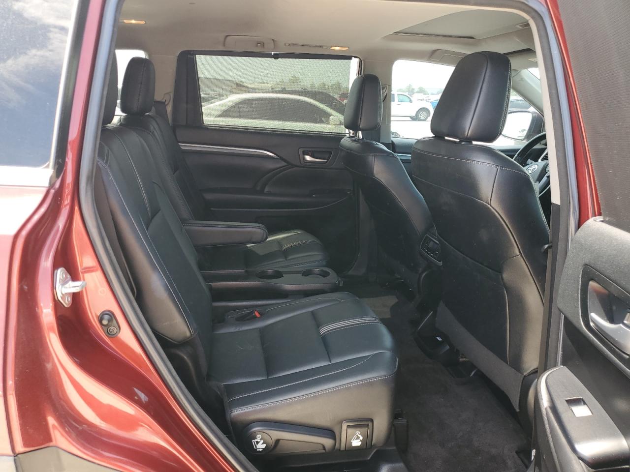 2018 Toyota Highlander Se VIN: 5TDKZRFH1JS533800 Lot: 68161754