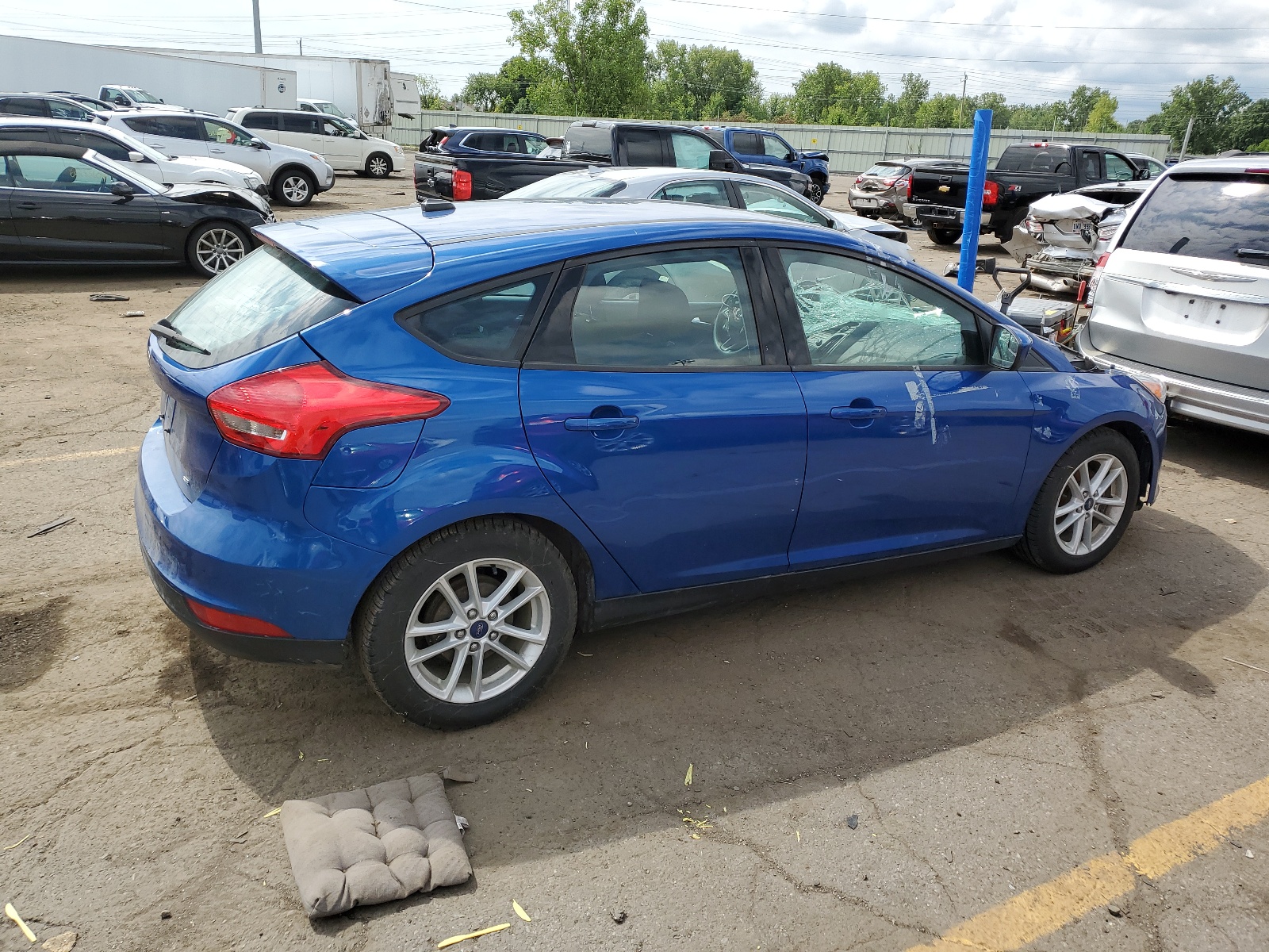 2018 Ford Focus Se vin: 1FADP3K22JL235521