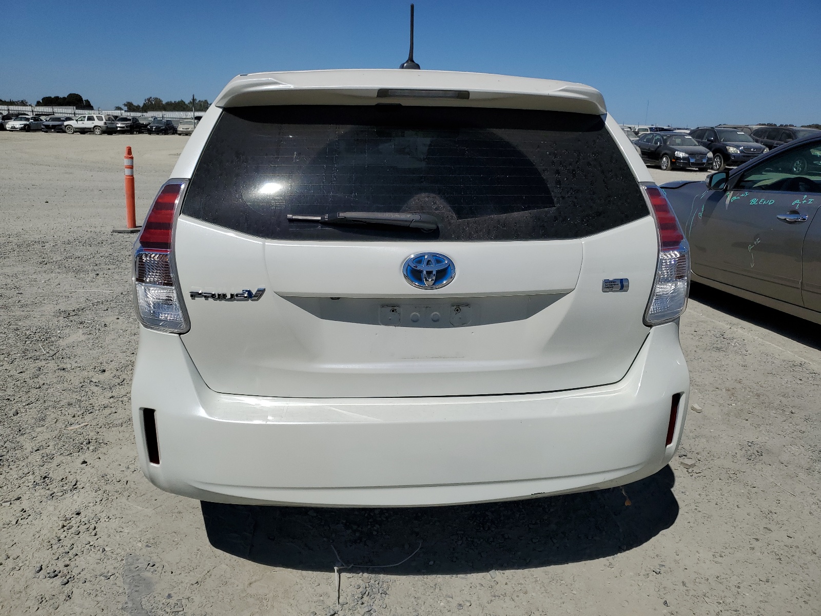 JTDZN3EU1GJ046236 2016 Toyota Prius V