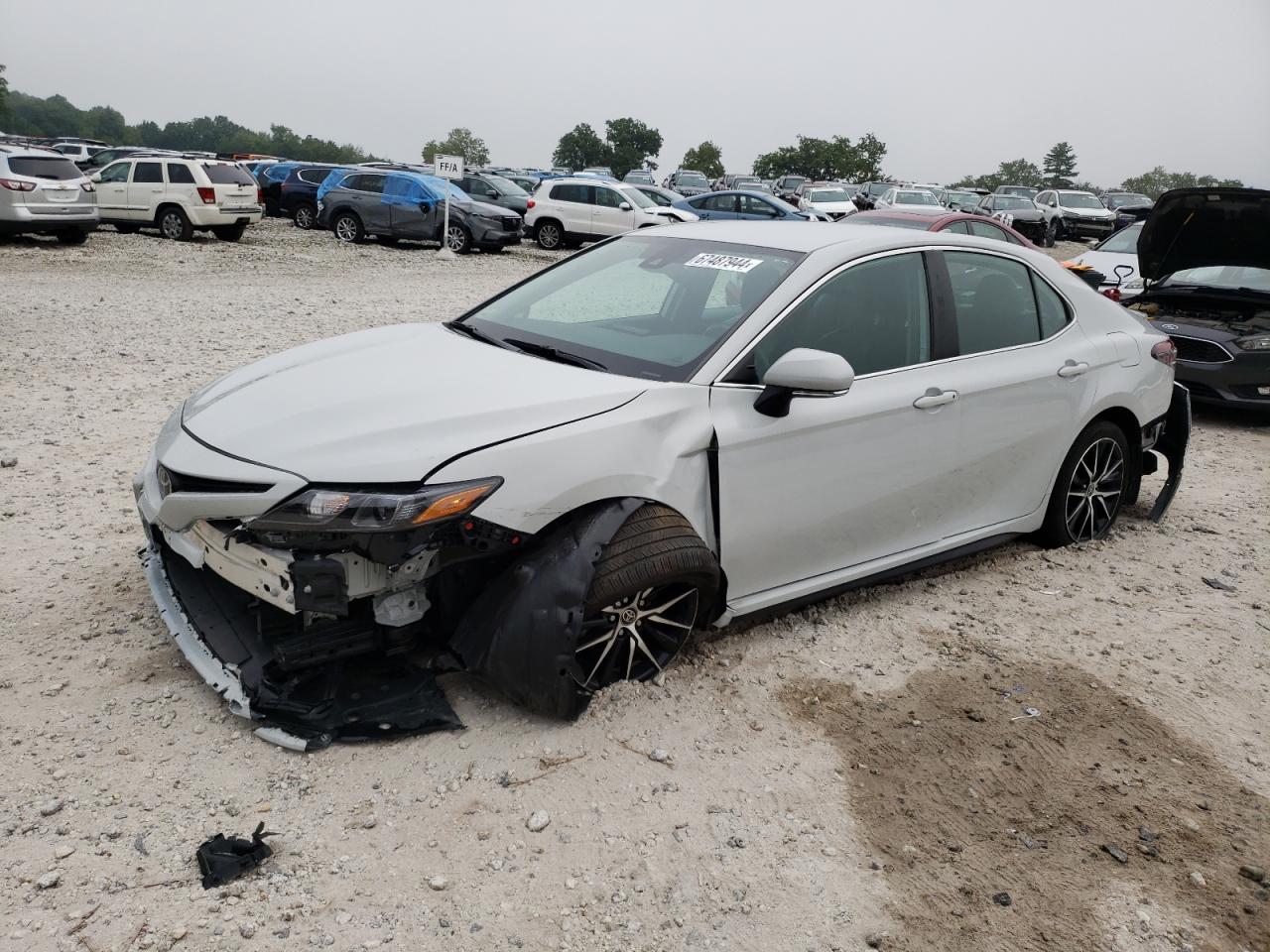 4T1G11BK3NU064187 2022 TOYOTA CAMRY - Image 1