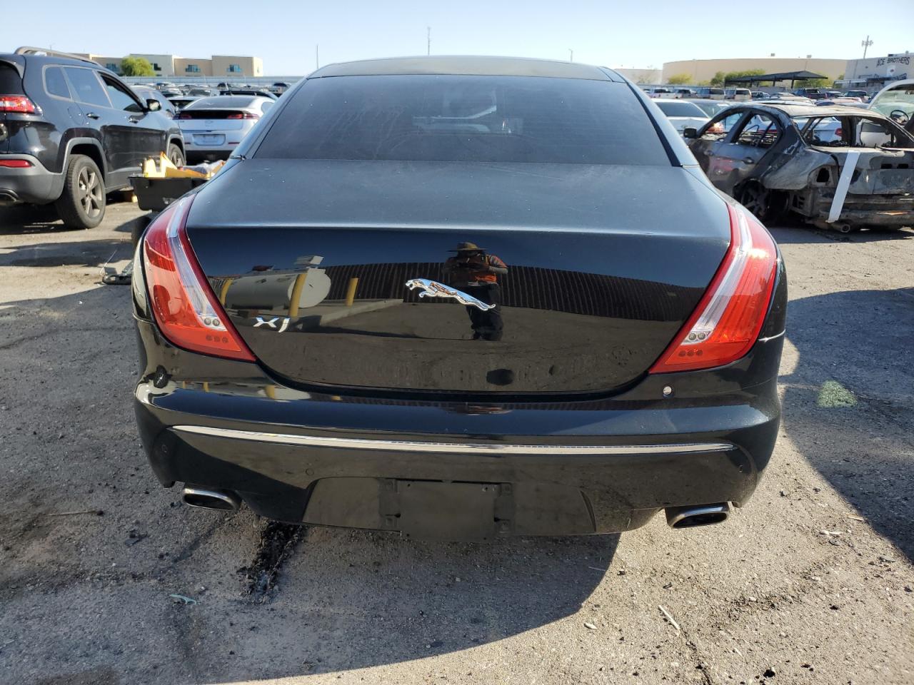 SAJWA1CB2CLV28735 2012 Jaguar Xj