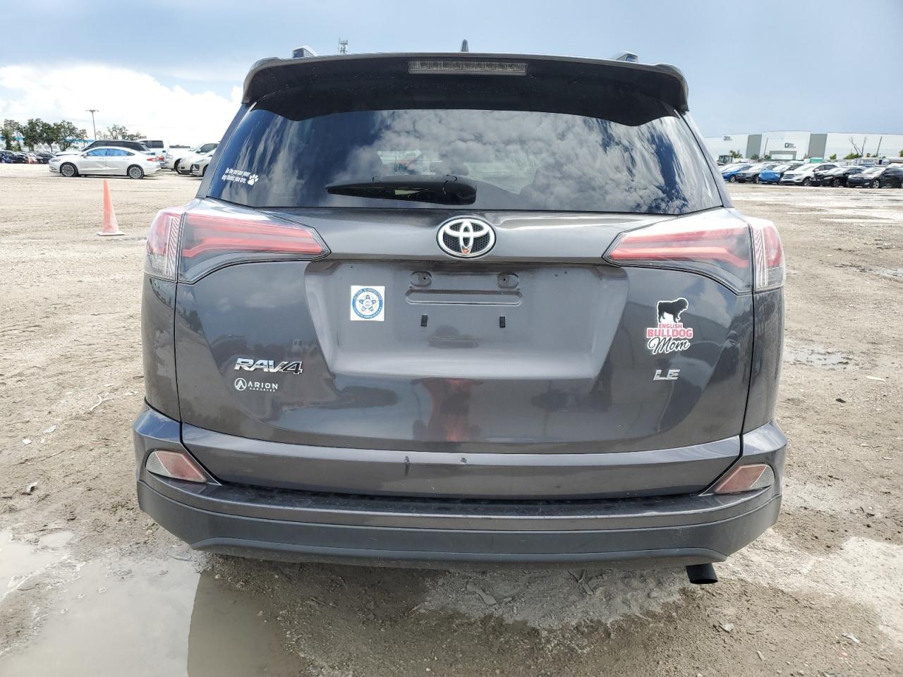 JTMZFREV1HJ700839 2017 Toyota Rav4 Le