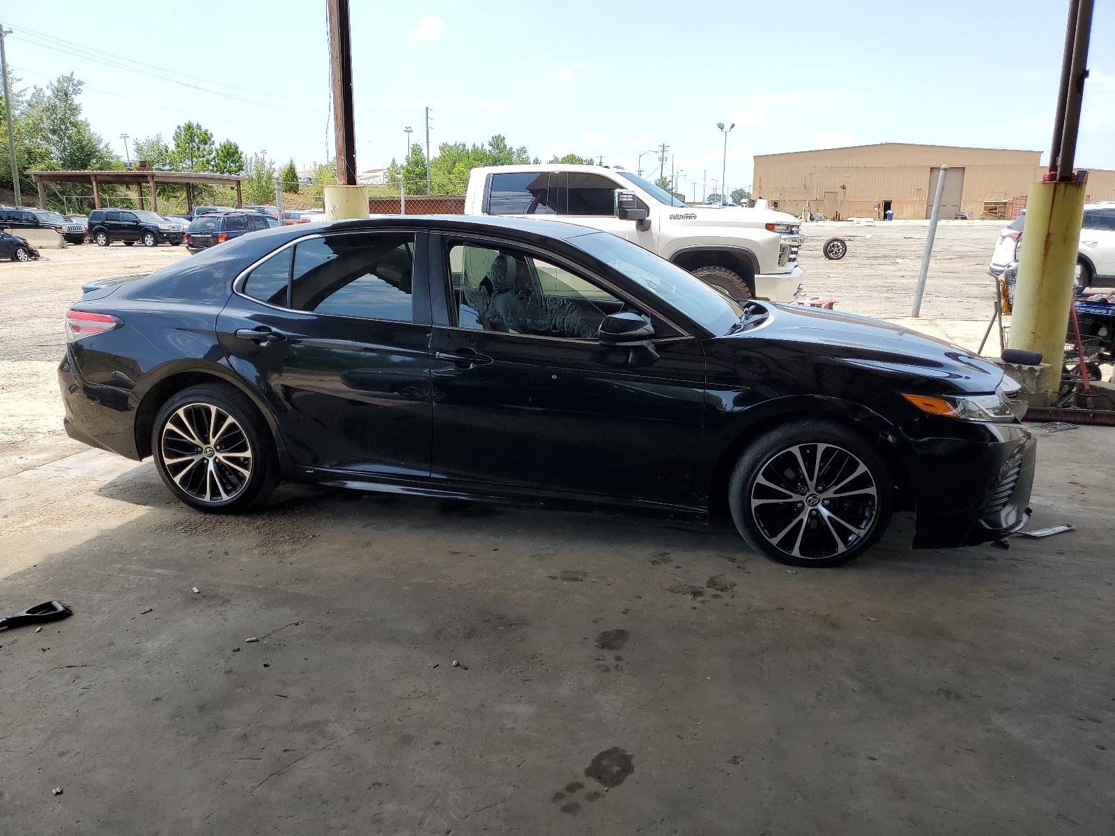 2018 Toyota Camry L vin: JTNB11HKXJ3036016