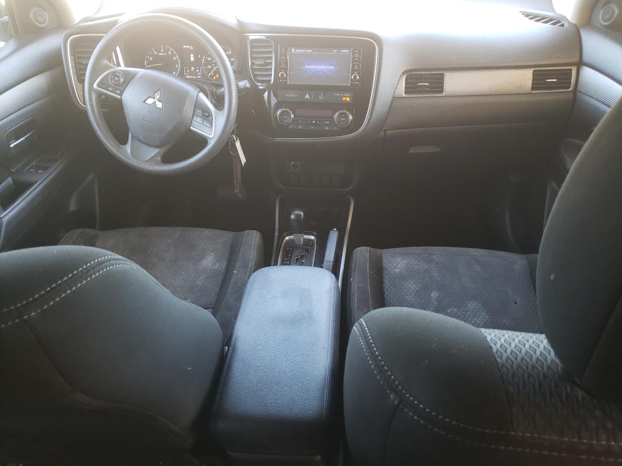 JA4AZ3A34JJ002098 2018 Mitsubishi Outlander Se