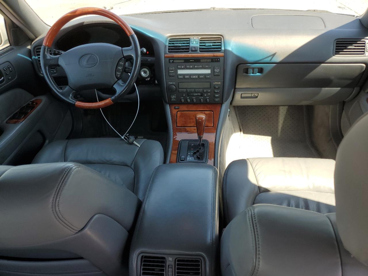 1998 Lexus Ls 400 VIN: JT8BH28F2W0138913 Lot: 68732604