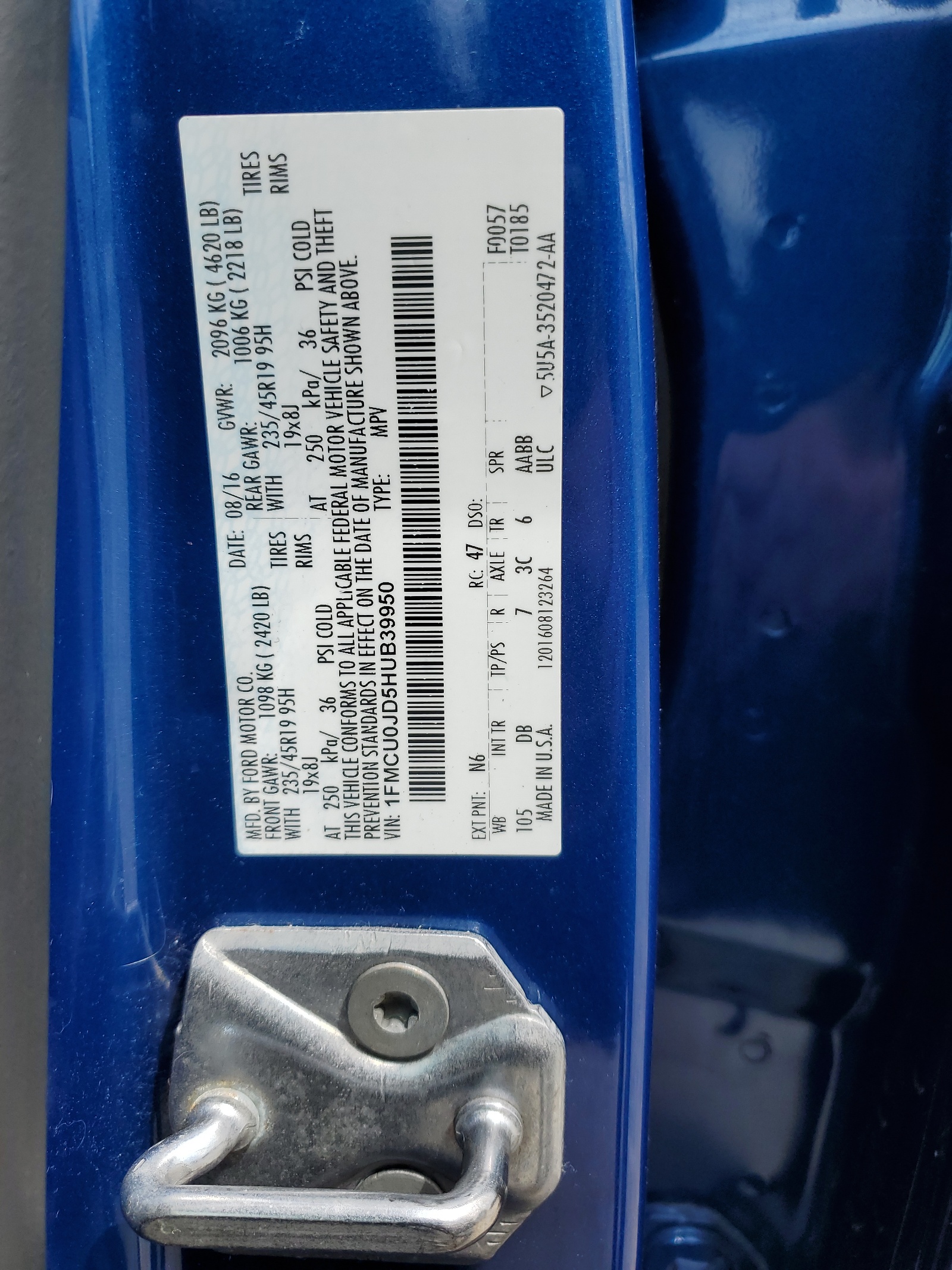 1FMCU0JD5HUB39950 2017 Ford Escape Titanium