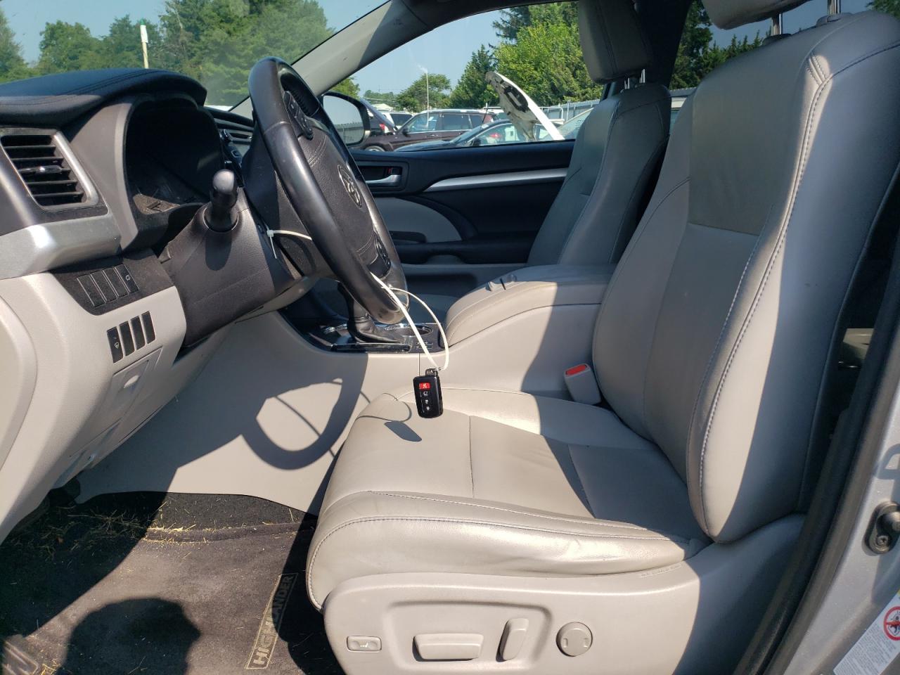 2015 Toyota Highlander Xle VIN: 5TDJKRFH8FS156809 Lot: 65596114