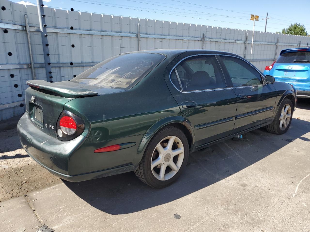 JN1CA31D5YT526084 2000 Nissan Maxima Gle