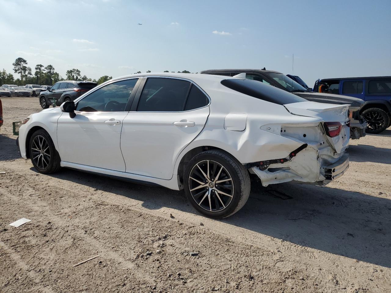 4T1G11AK4PU796381 2023 TOYOTA CAMRY - Image 2