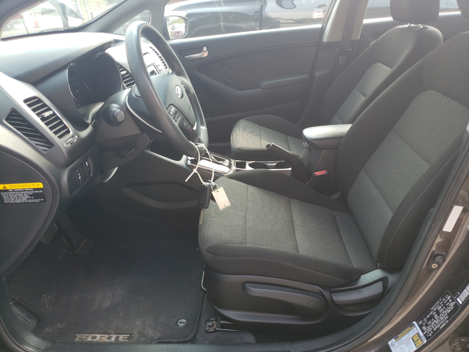 3KPFK4A75JE221691 2018 Kia Forte Lx