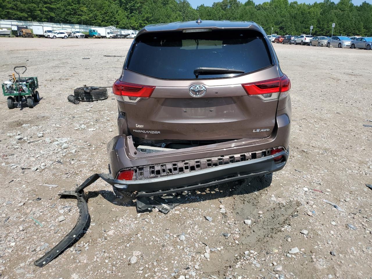 5TDBZRFH7HS389597 2017 Toyota Highlander Le