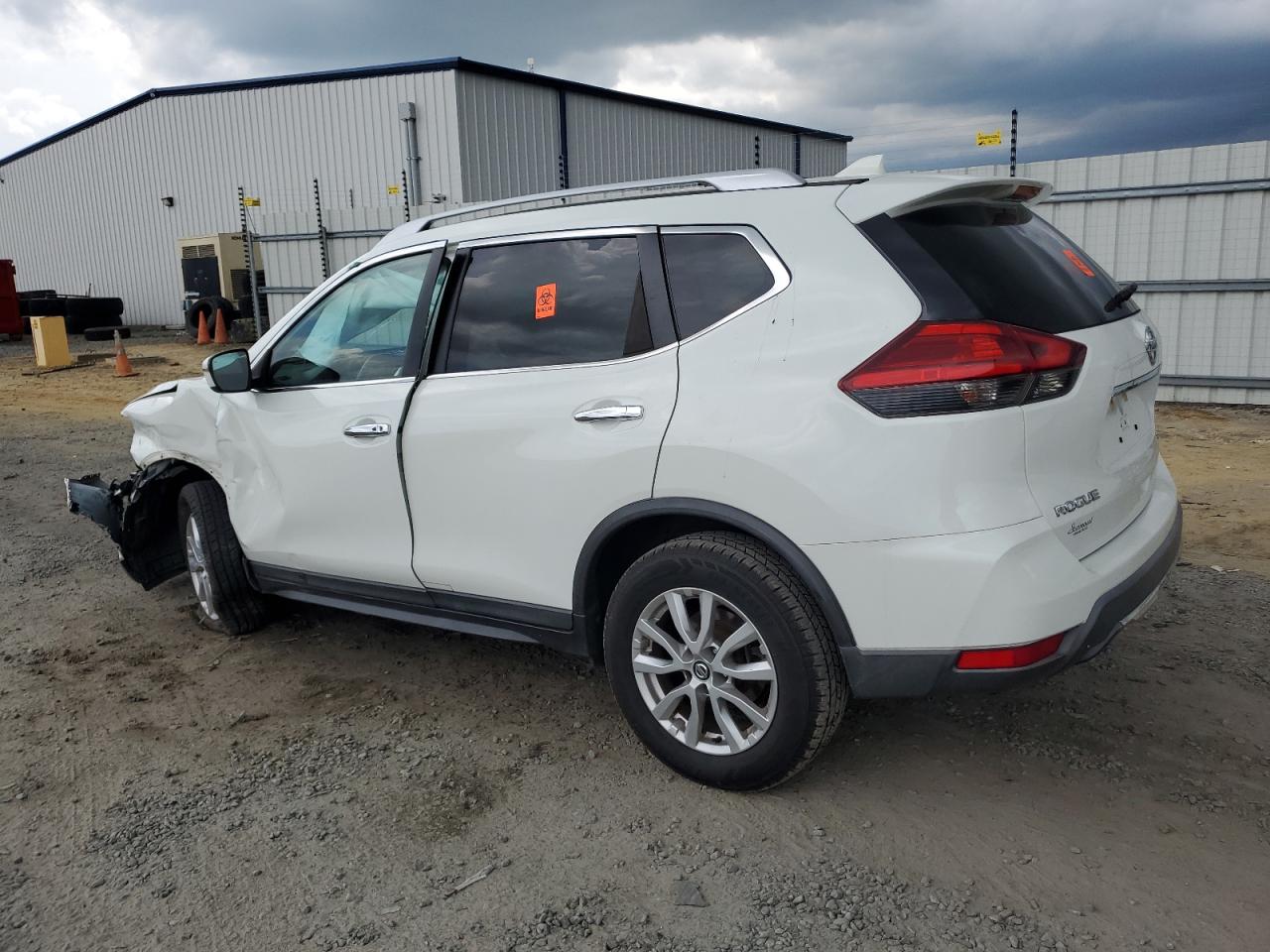 KNMAT2MVXHP578591 2017 NISSAN ROGUE - Image 2