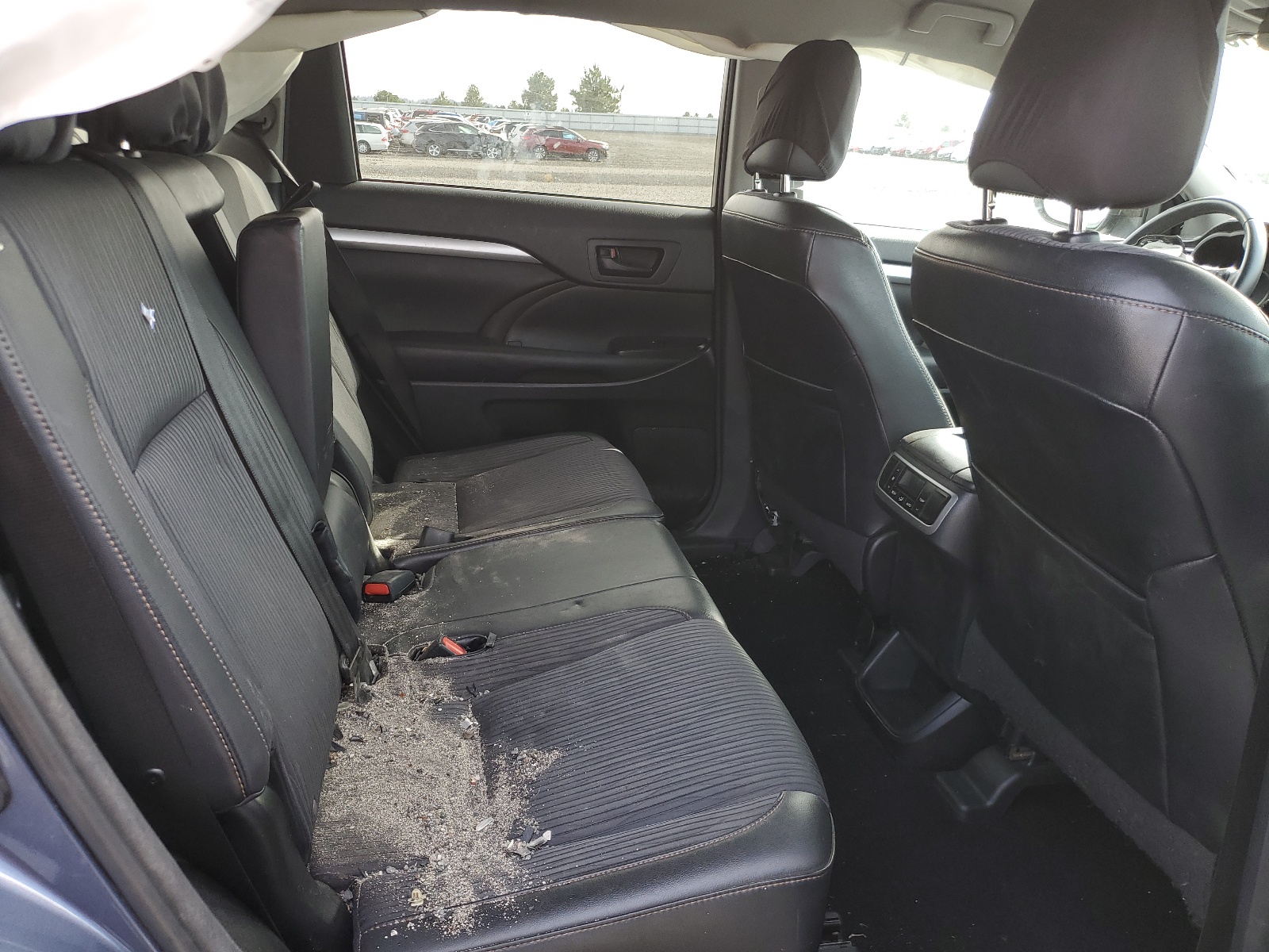 5TDBKRFH9GS283106 2016 Toyota Highlander Le