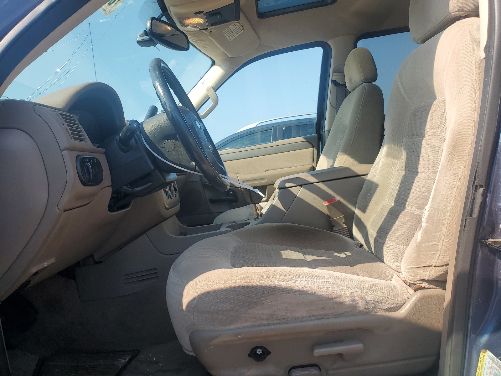 1FMZU73E54UC11913 2004 Ford Explorer Xlt