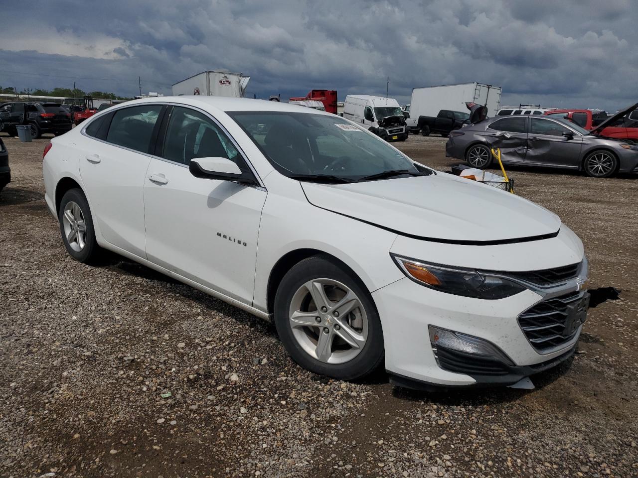 2023 Chevrolet Malibu - Image 4