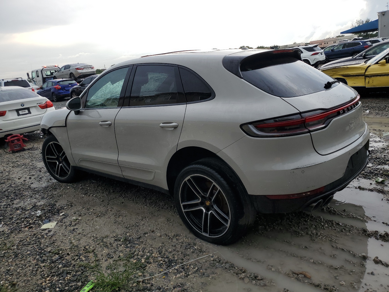 2019 Porsche Macan vin: WP1AA2A54KLB06667