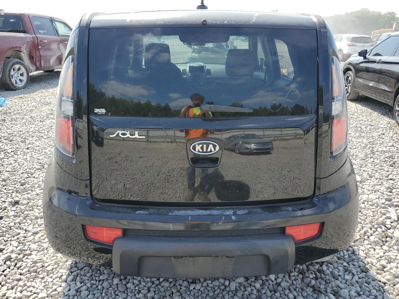 KNDJT2A25B7273209 2011 Kia Soul +