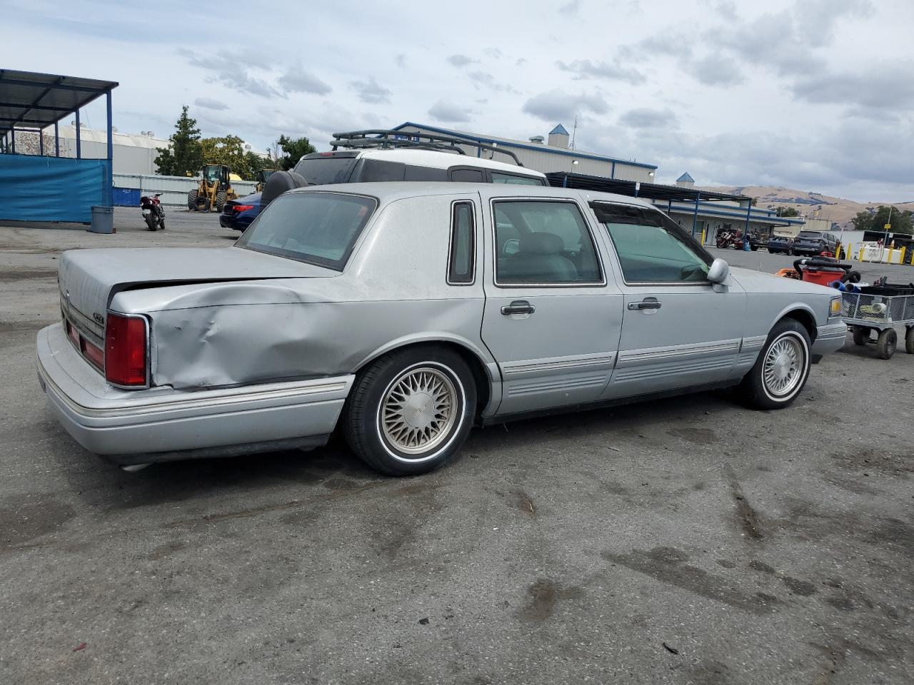 1LNLM82WXVY751984 1997 Lincoln Town Car Signature