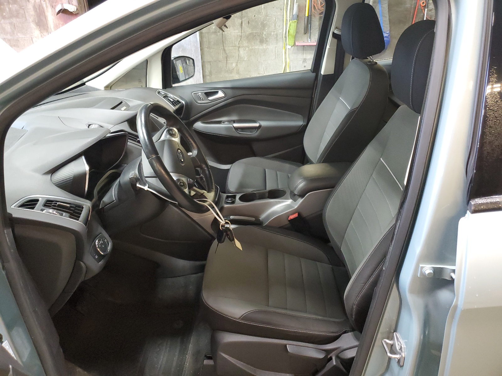 1FADP5AUXDL501810 2013 Ford C-Max Se