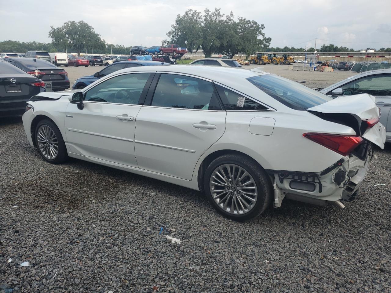 2021 Toyota Avalon - Image 2
