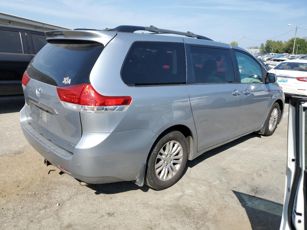 5TDYK3DC4DS390221 2013 Toyota Sienna Xle