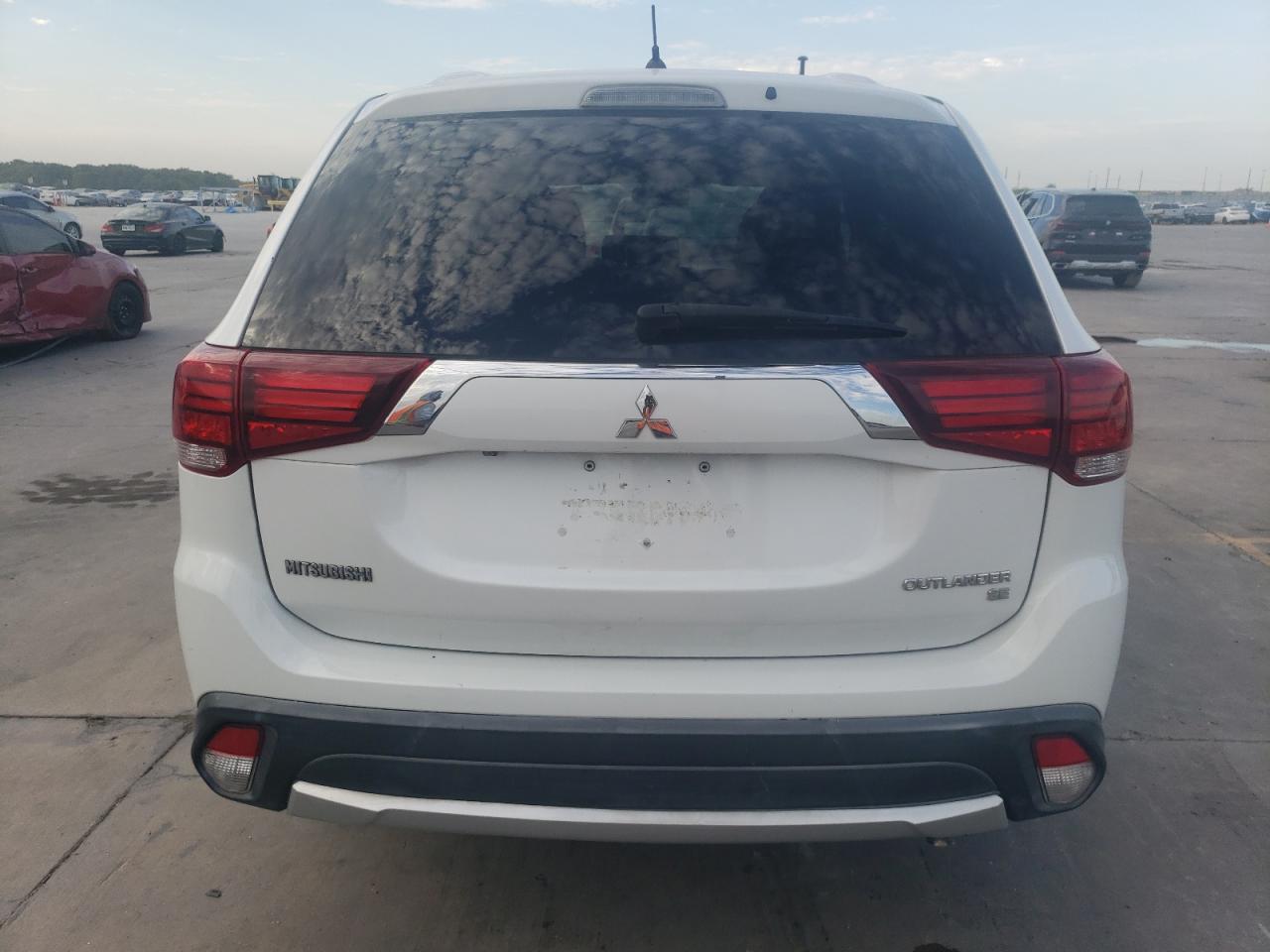 JA4AD3A30GZ003709 2016 Mitsubishi Outlander Se