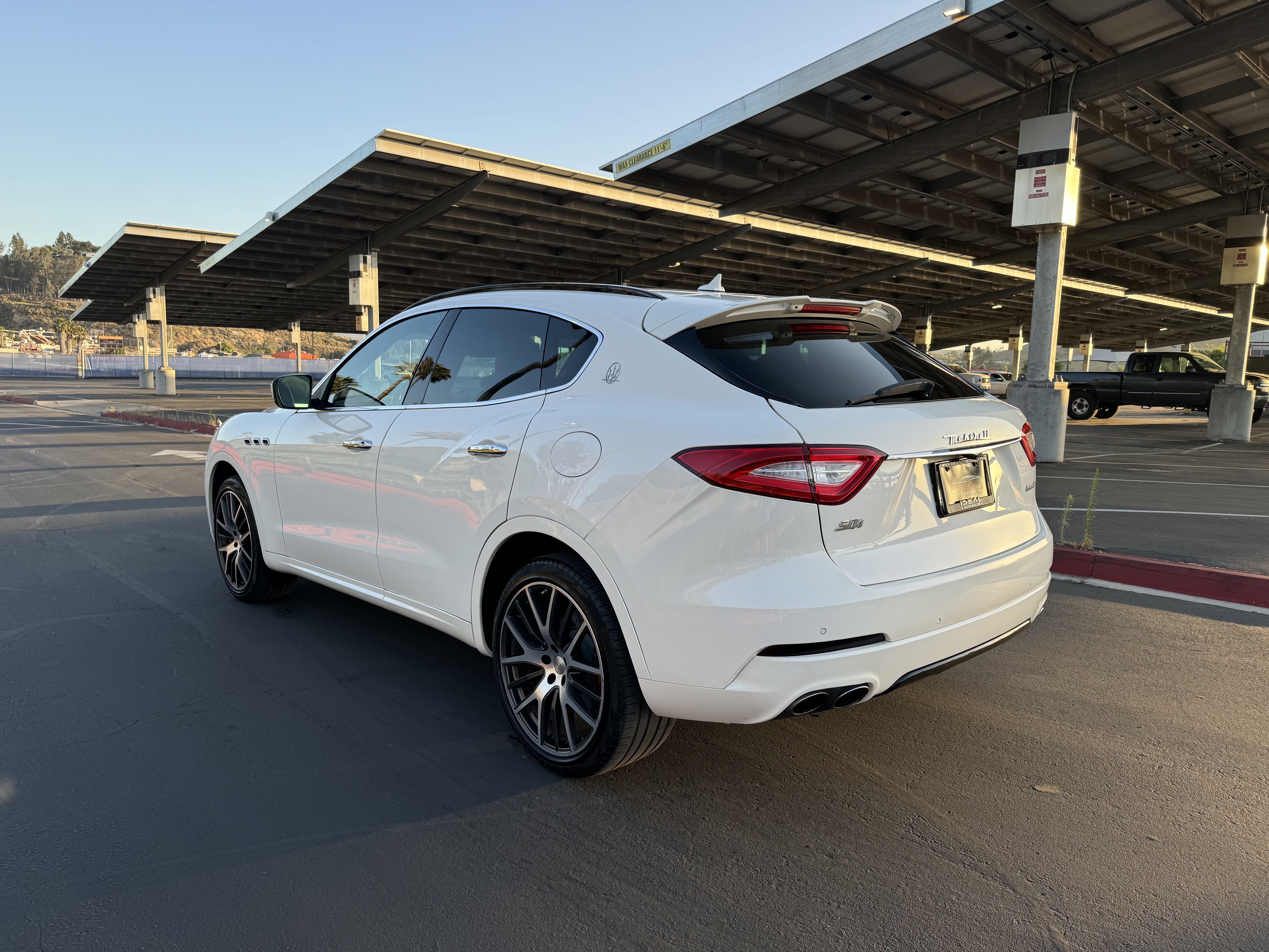 2017 Maserati Levante S Sport vin: ZN661YUS9HX256169