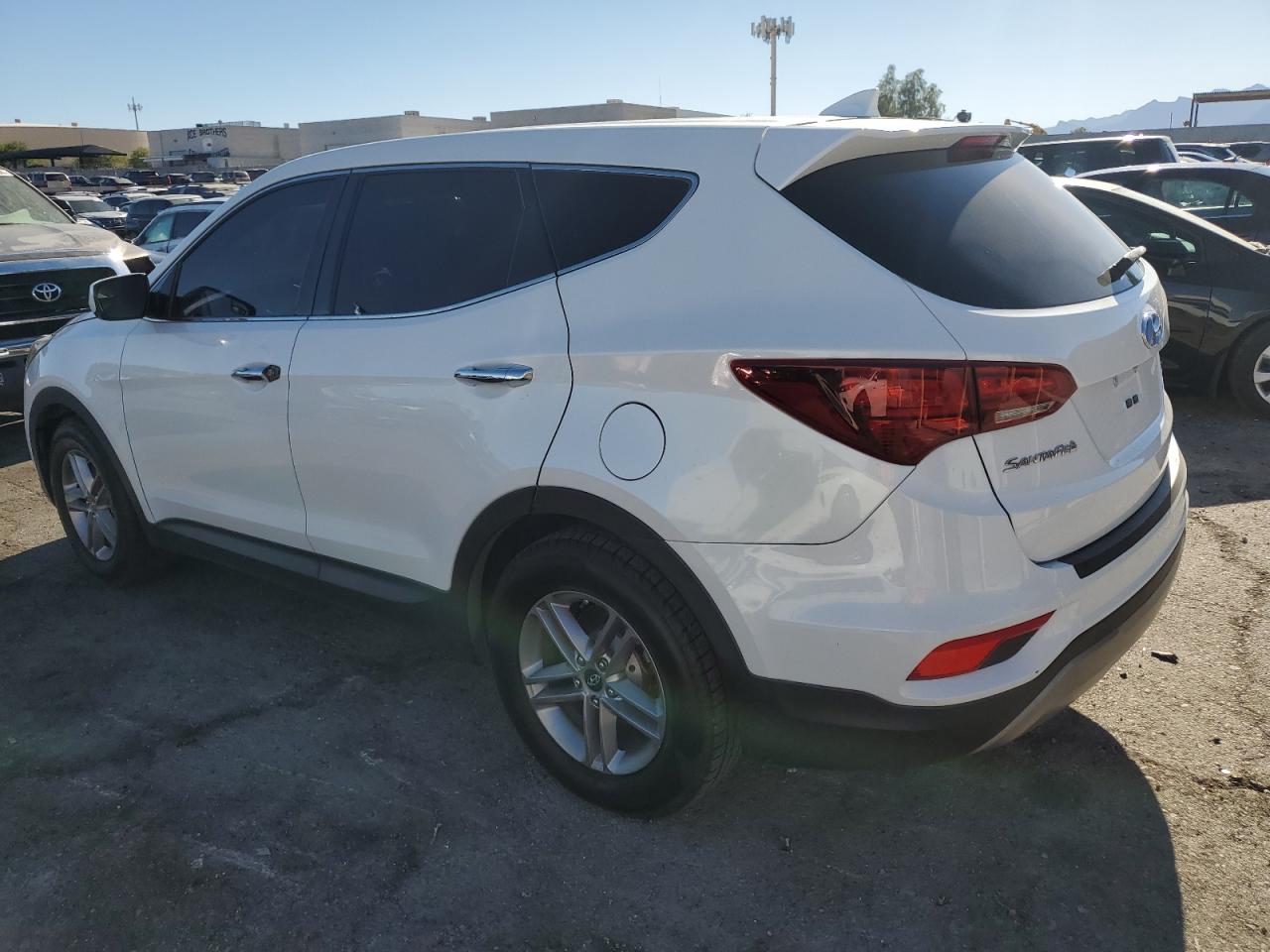 5XYZT3LB9HG428975 2017 HYUNDAI SANTA FE - Image 2