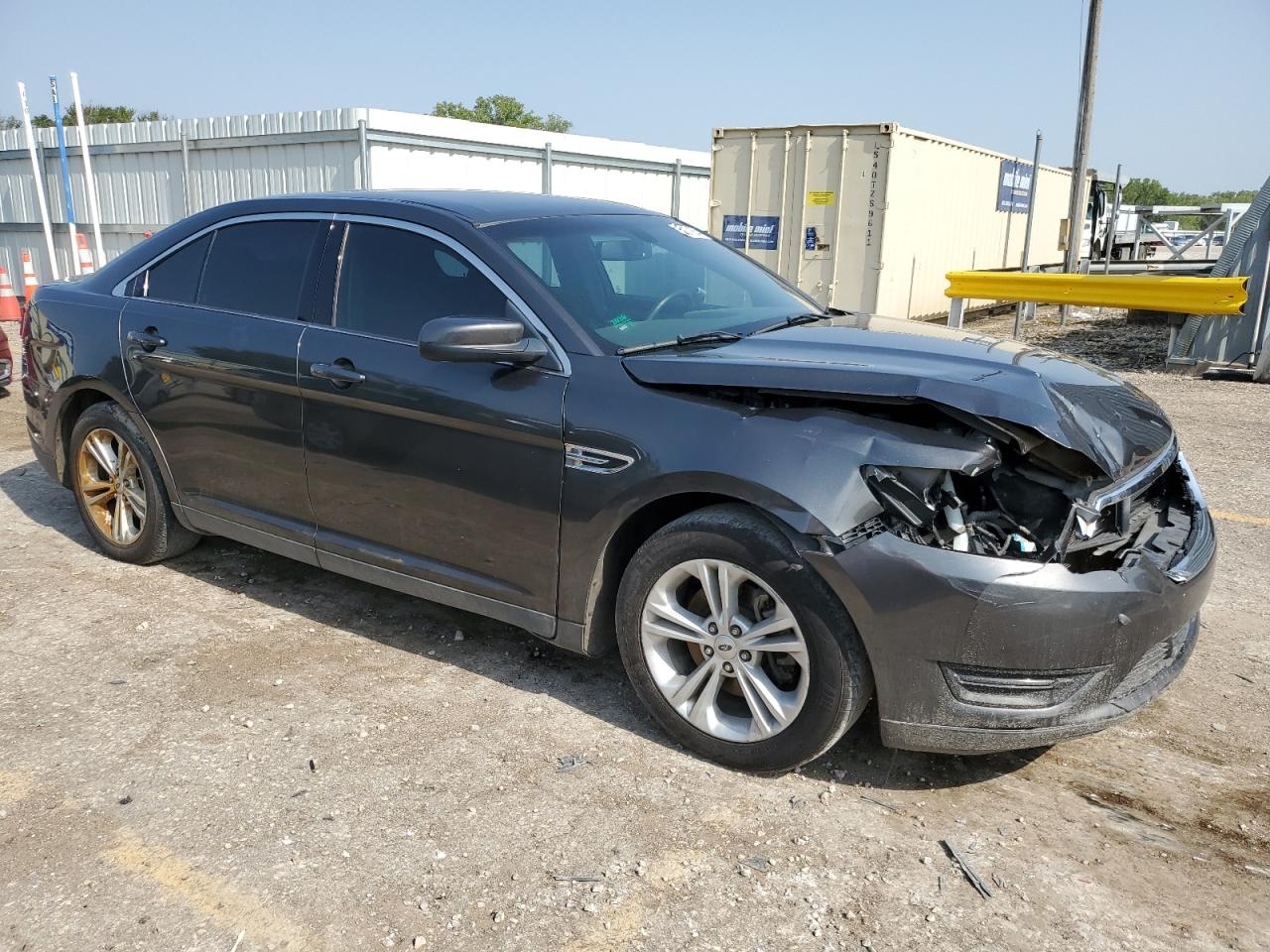 VIN 1FAHP2E80GG104407 2016 FORD TAURUS no.4