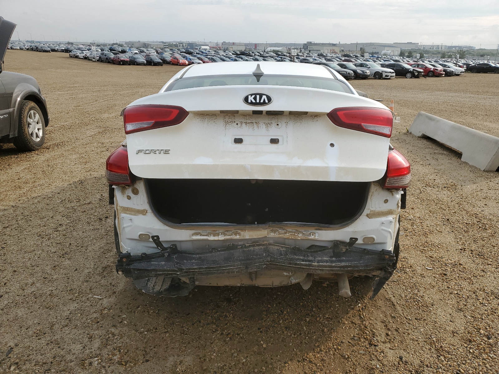 3KPFK4A72JE237654 2018 Kia Forte Lx