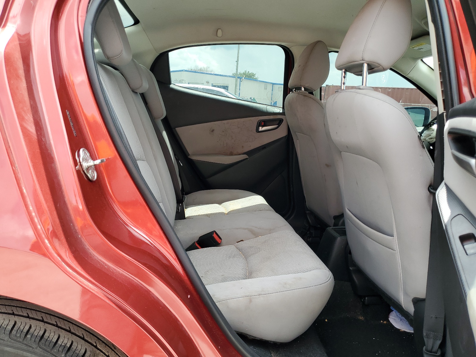 3MYDLBYV6KY527653 2019 Toyota Yaris L