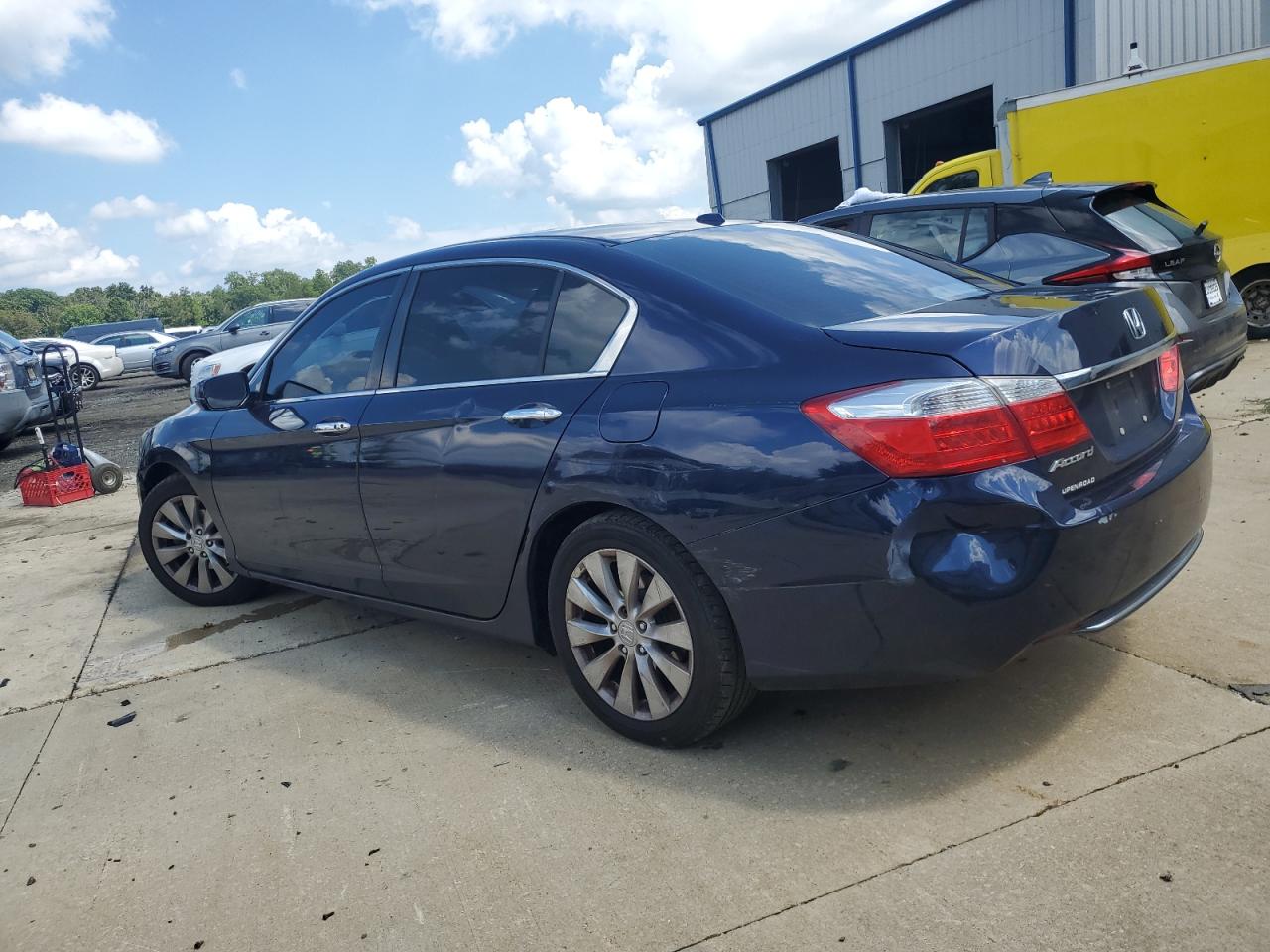 1HGCR2F87FA269144 2015 HONDA ACCORD - Image 2