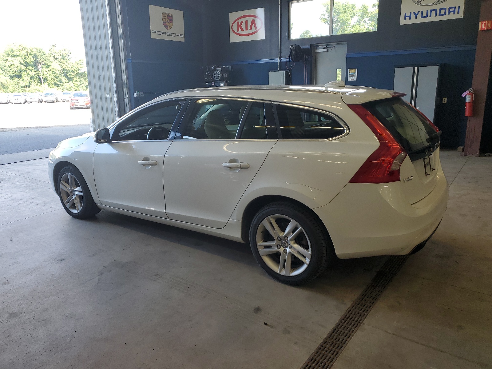 YV1612SB3F1211739 2015 Volvo V60 Premier