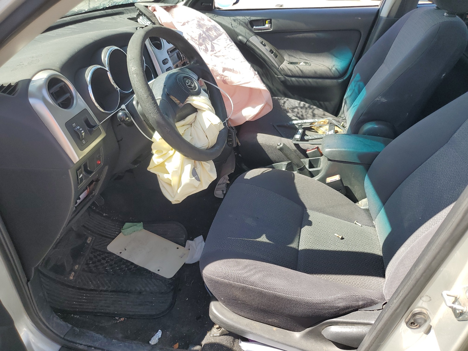 2T1KR32EX3C070995 2003 Toyota Corolla Matrix Xr