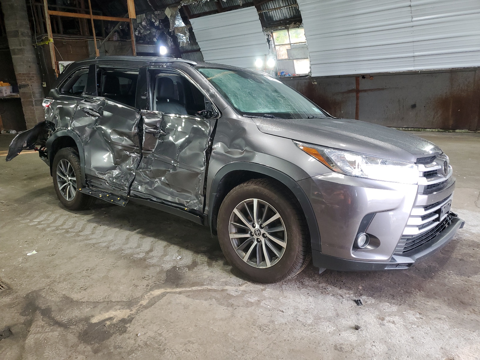 5TDJZRFH2KS563014 2019 Toyota Highlander Se