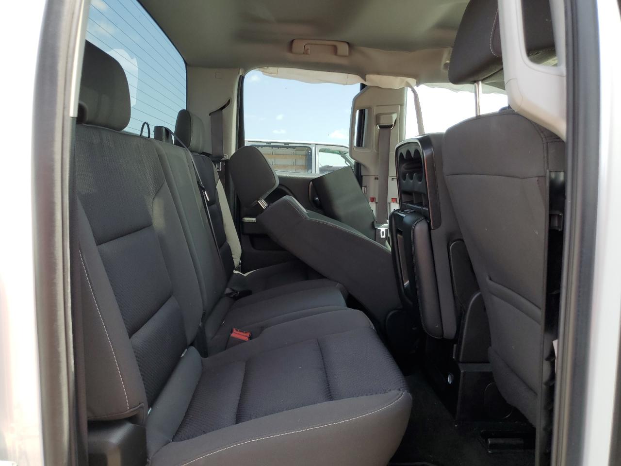 2016 Chevrolet Silverado - Image 10